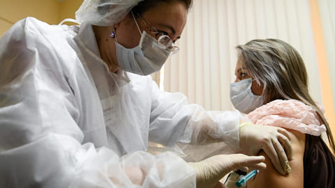 Moscow starts inoculating vulnerable workers against coronavirus